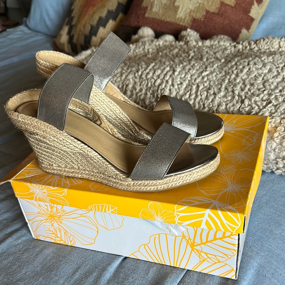 YELLOWBOX Silver Wedge
